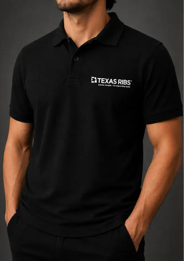Polo negra con logo de Texas Ribs